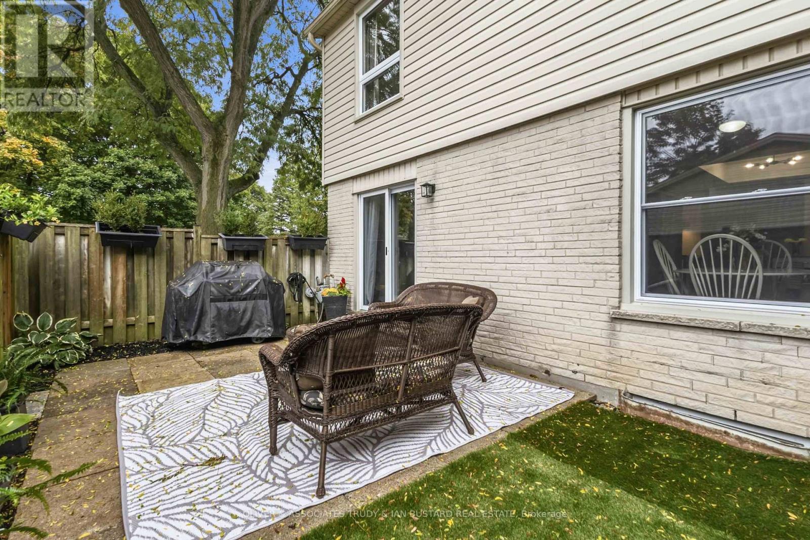 109 MCMASTER DRIVE E - 32
