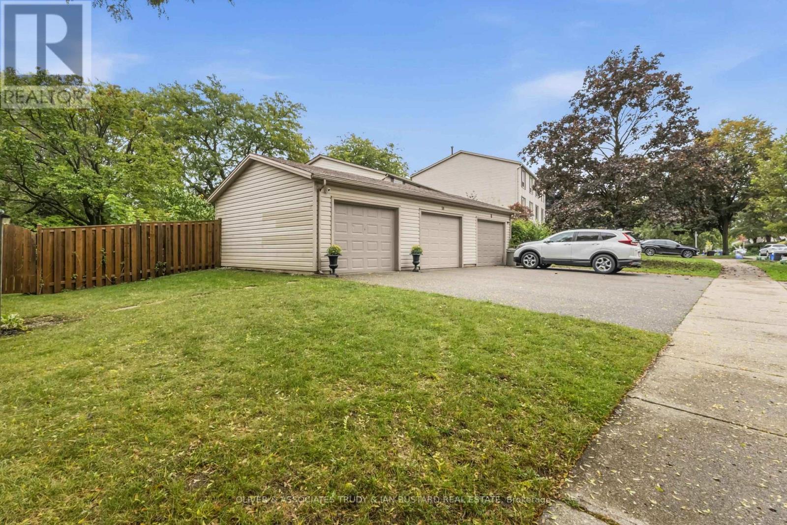 109 MCMASTER DRIVE E - 35