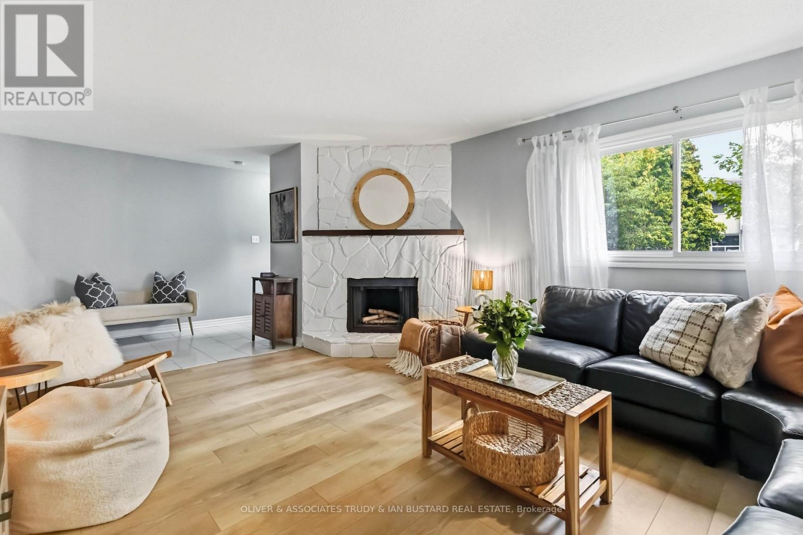 109 MCMASTER DRIVE E - 9