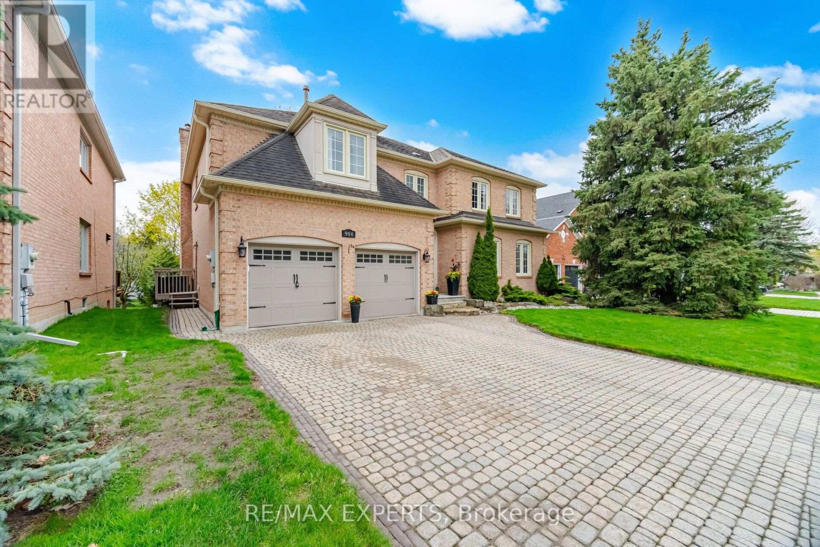 904 Damascus Court, Newmarket, ON photo 5