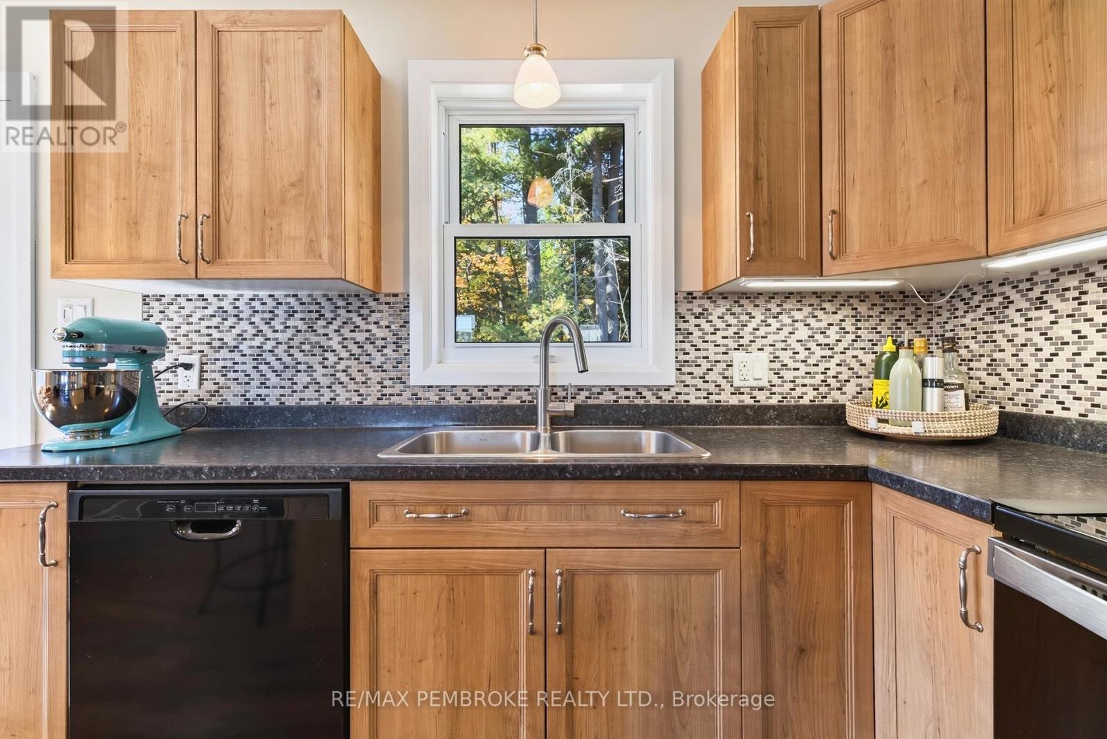 46 TERRANCE DRIVE - 21