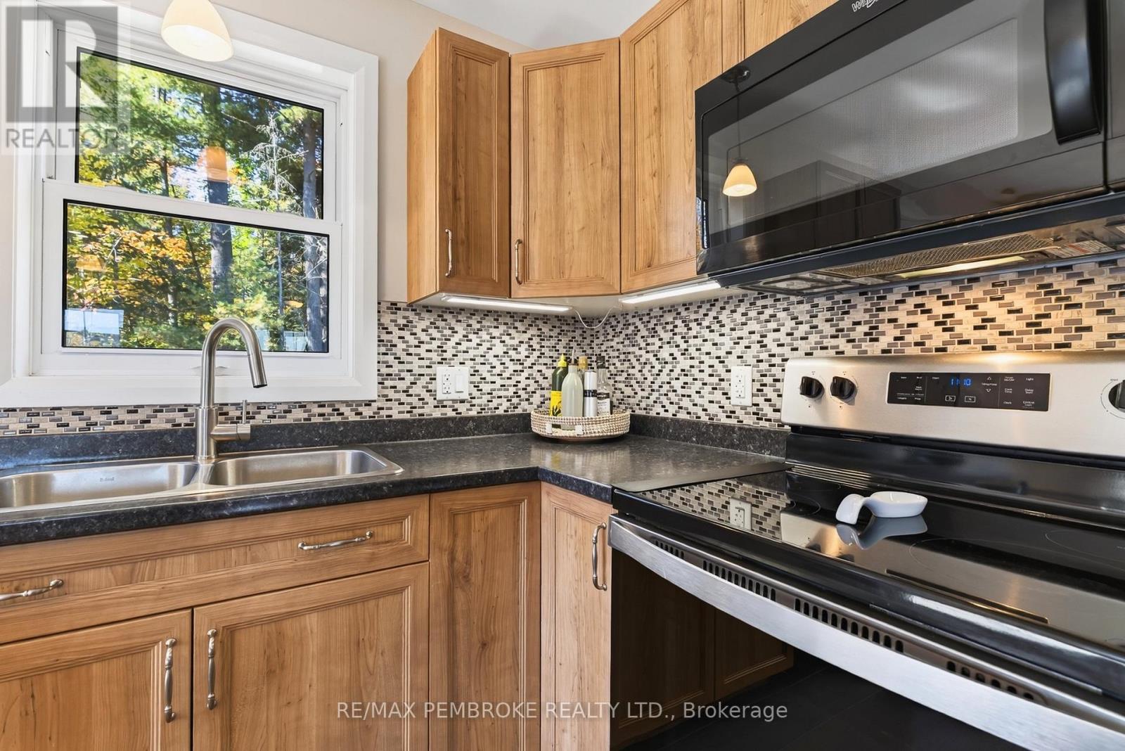46 TERRANCE DRIVE - Image 24