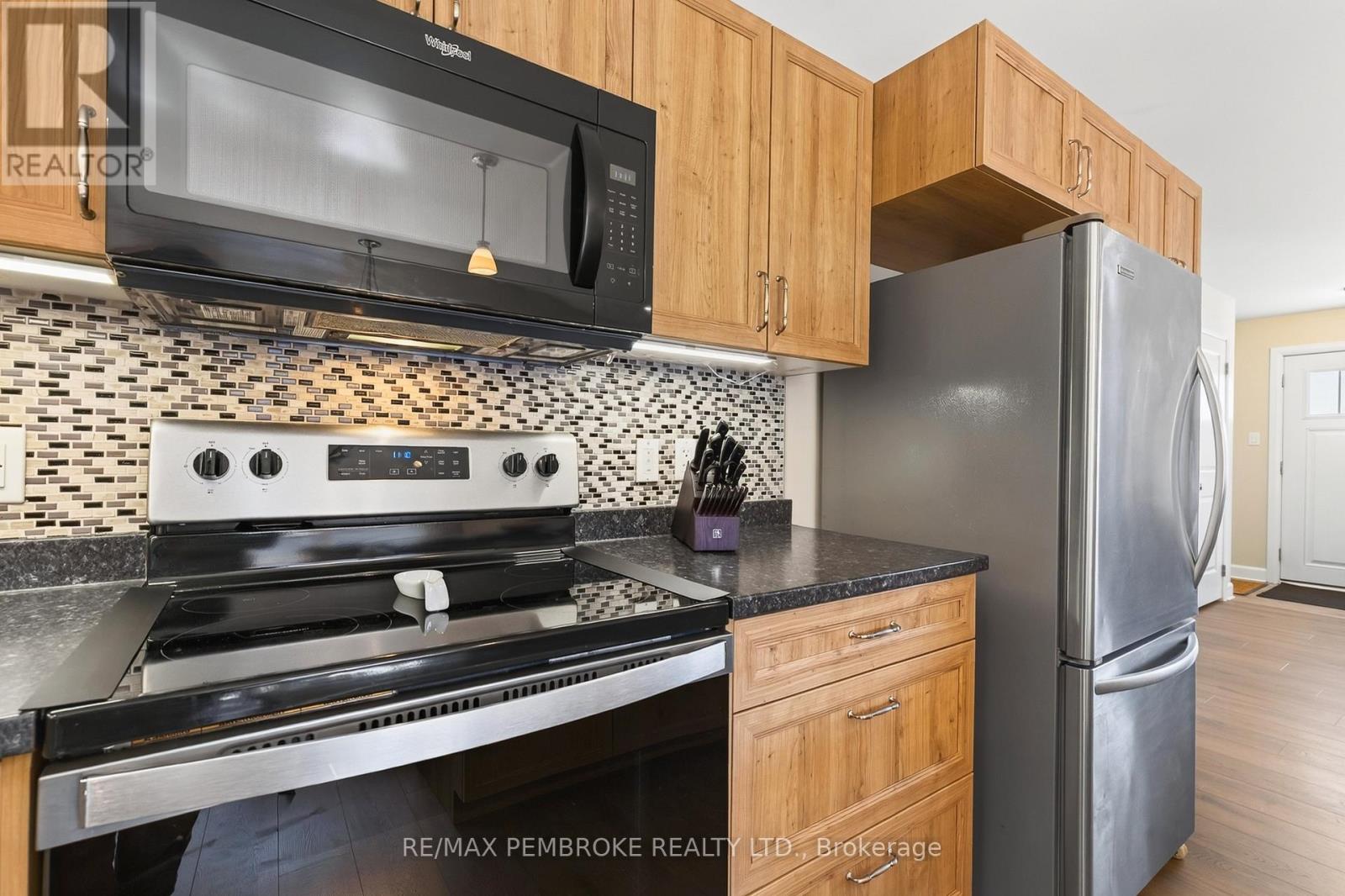 46 TERRANCE DRIVE - 25