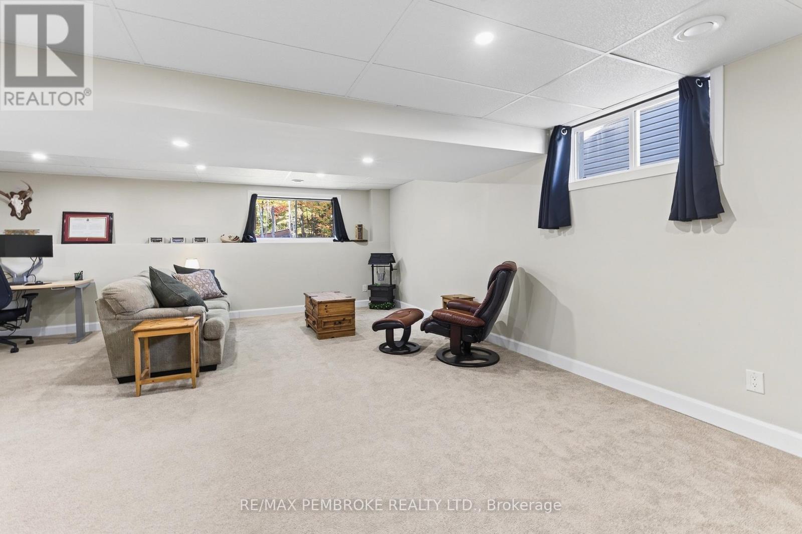 46 TERRANCE DRIVE - Image 44