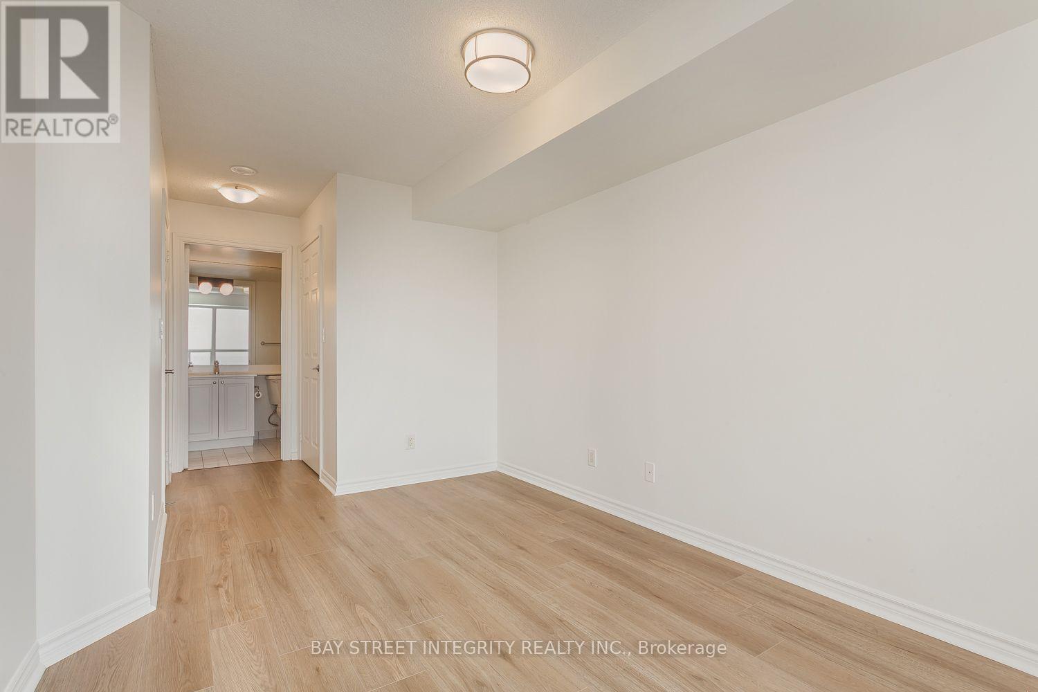 2328- 3888 Duke Of York Boulevard, Mississauga, ON photo 14