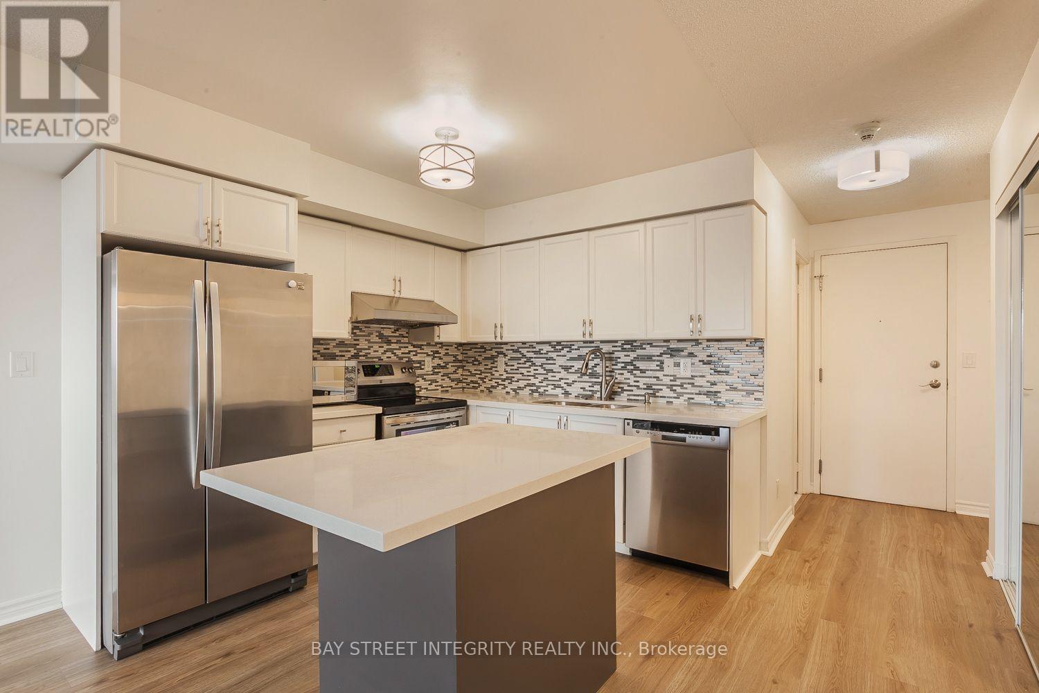 2328- 3888 Duke Of York Boulevard, Mississauga, ON photo 3