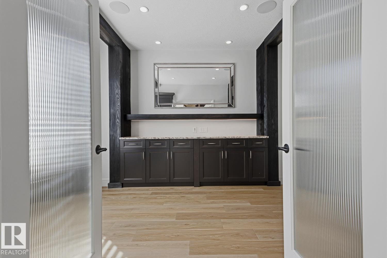 26 EXECUTIVE WAY - 21