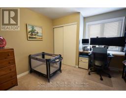 Bedroom 2 - 207 Burnaby Drive, Ottawa, ON K2S0K1 Photo 7