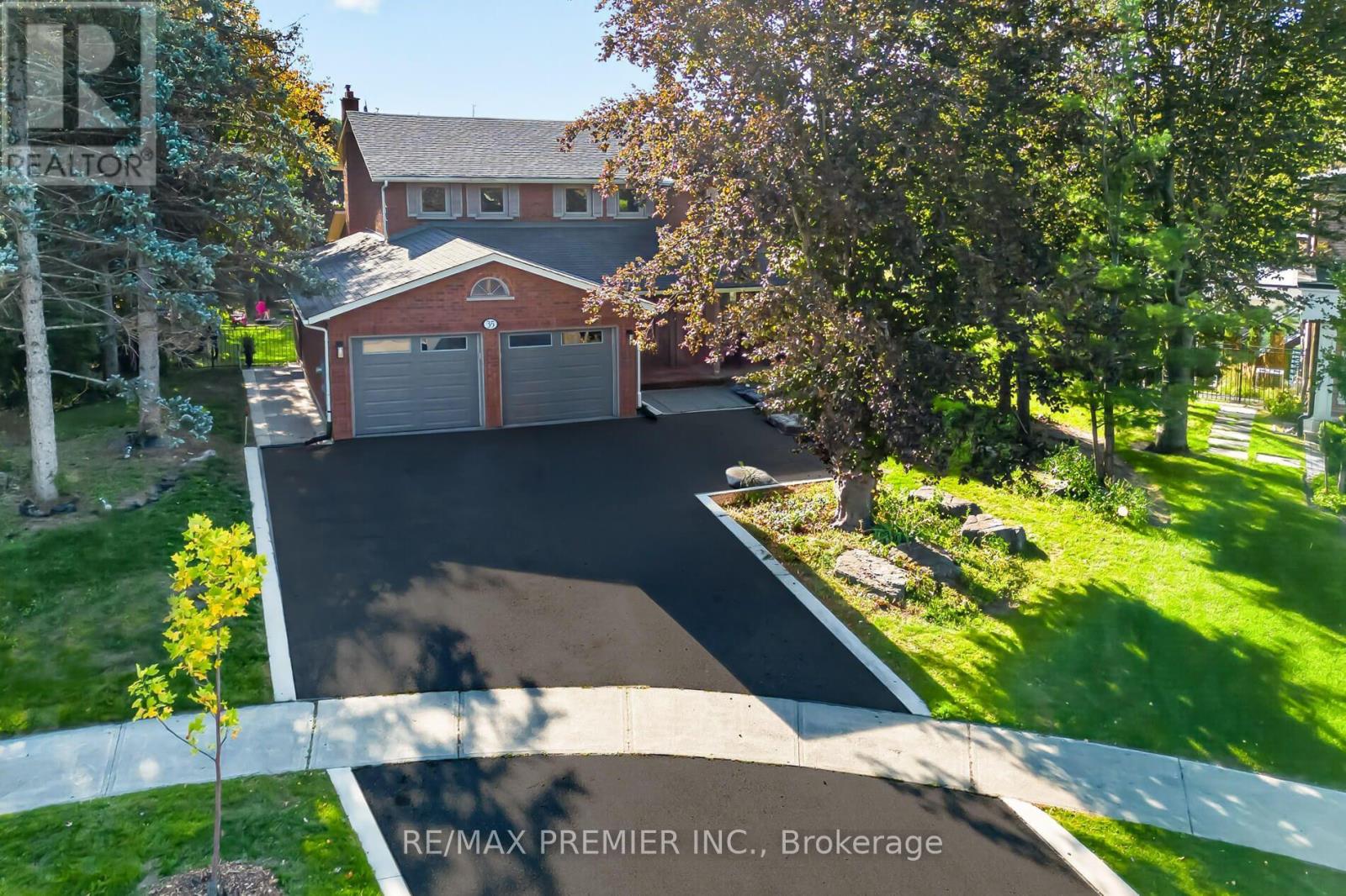 35 Yellow Pine Crescent, Vaughan, ON