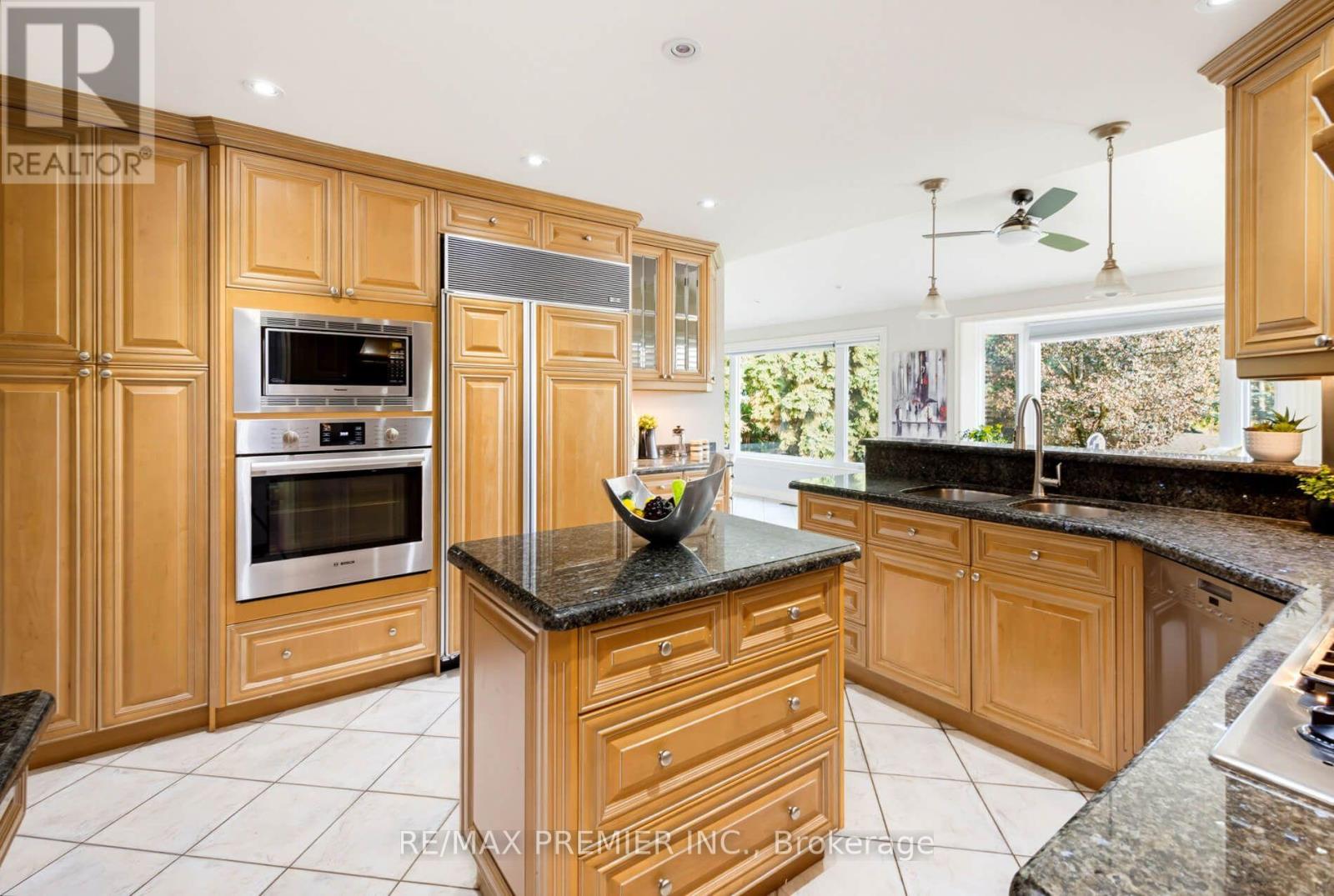 35 YELLOW PINE CRESCENT - 12