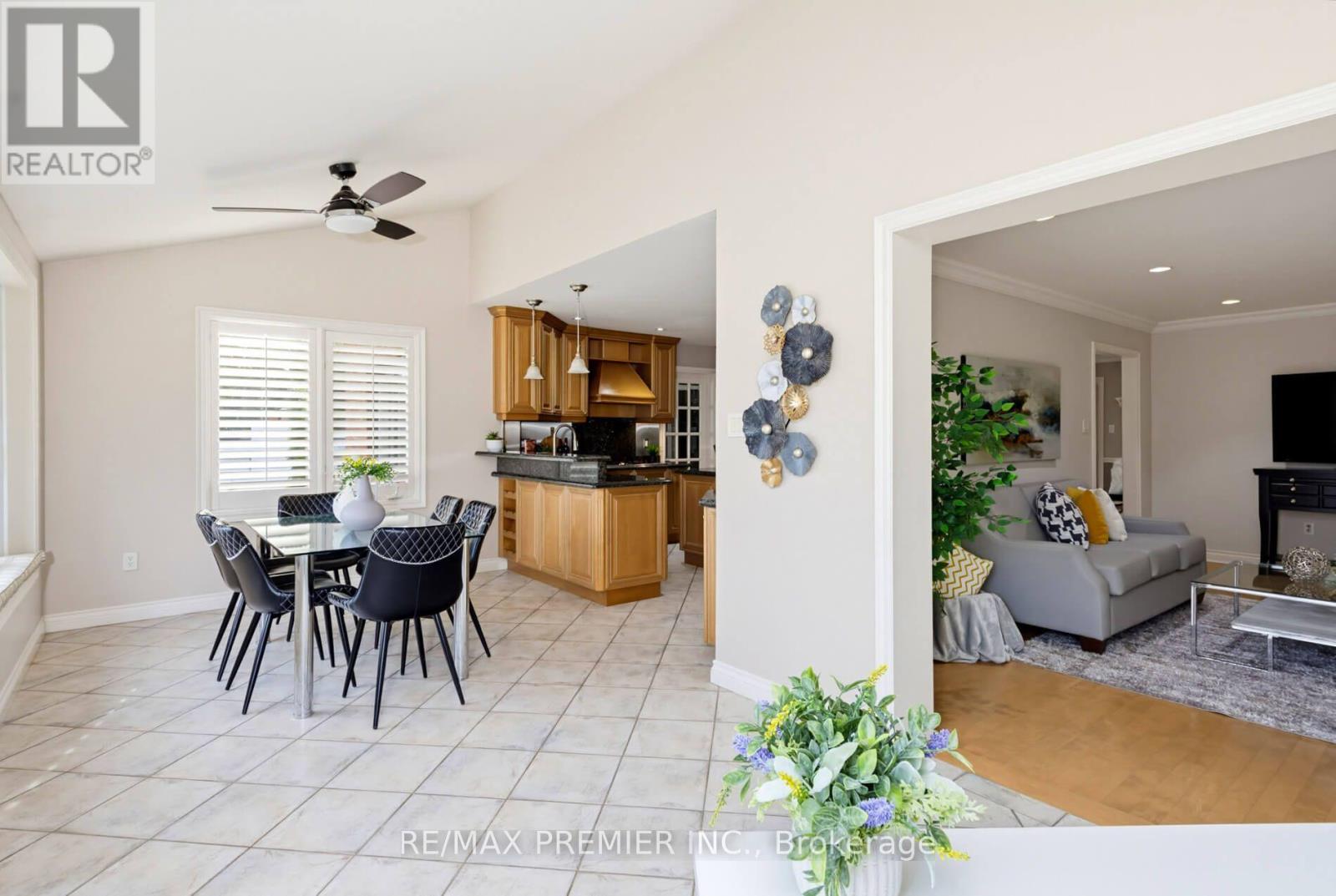 35 YELLOW PINE CRESCENT - 16