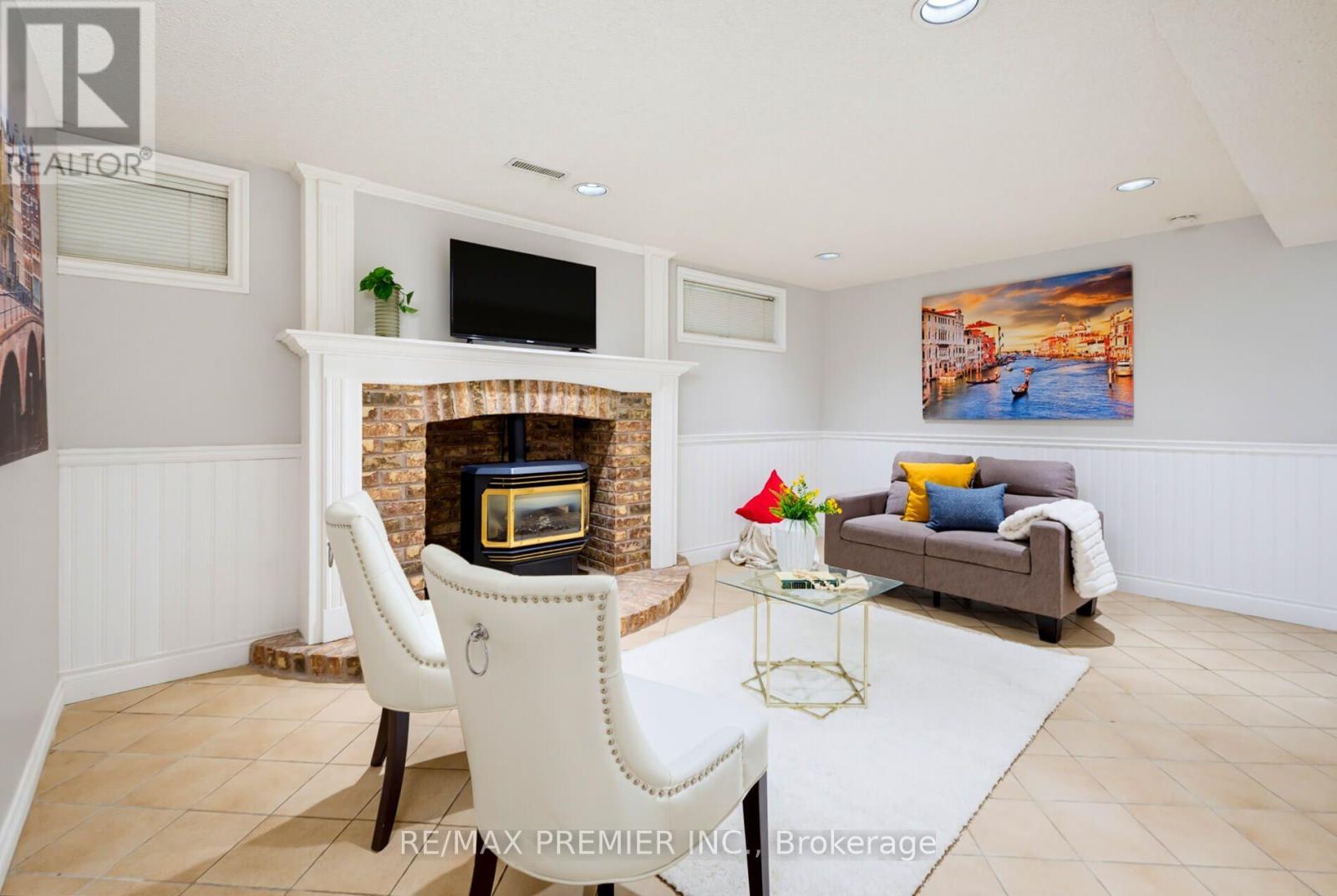 35 YELLOW PINE CRESCENT - 33