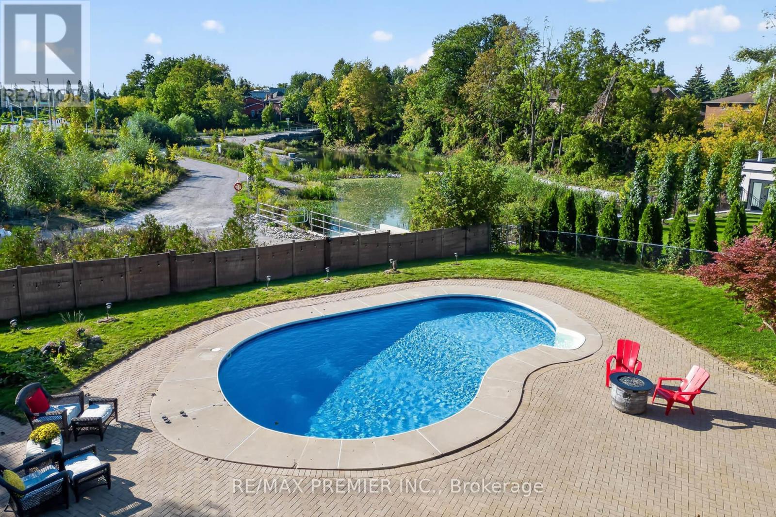 35 YELLOW PINE CRESCENT - 46