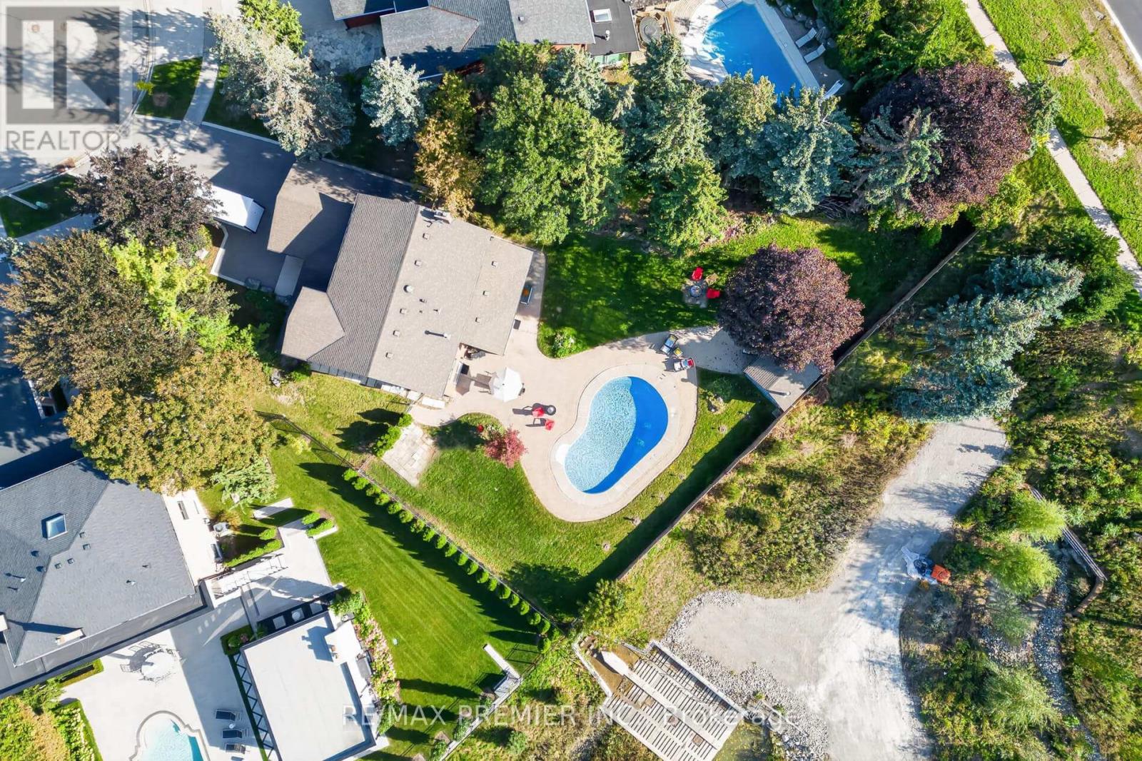 35 YELLOW PINE CRESCENT - 49