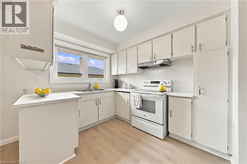 662 DYNES Road - Image 11
