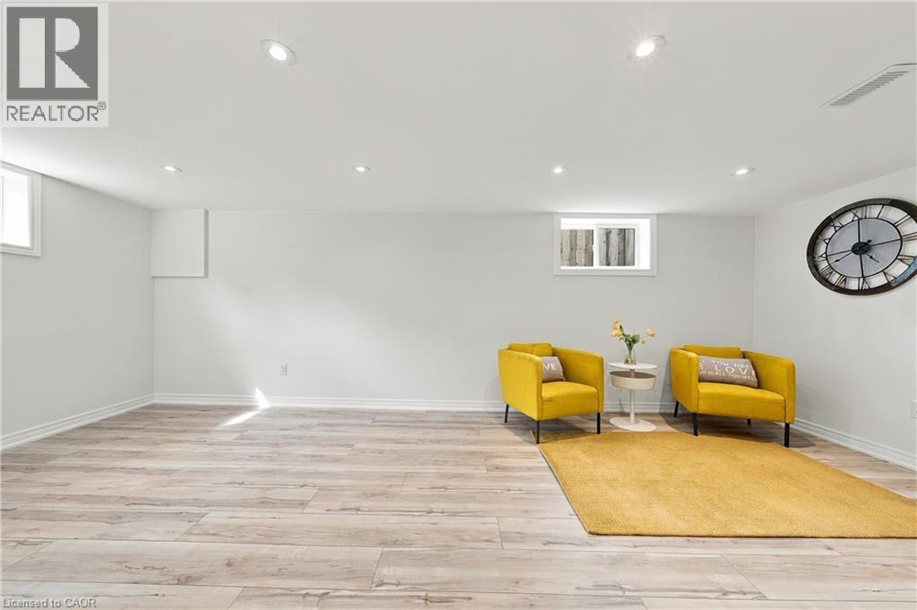662 DYNES Road - Image 28