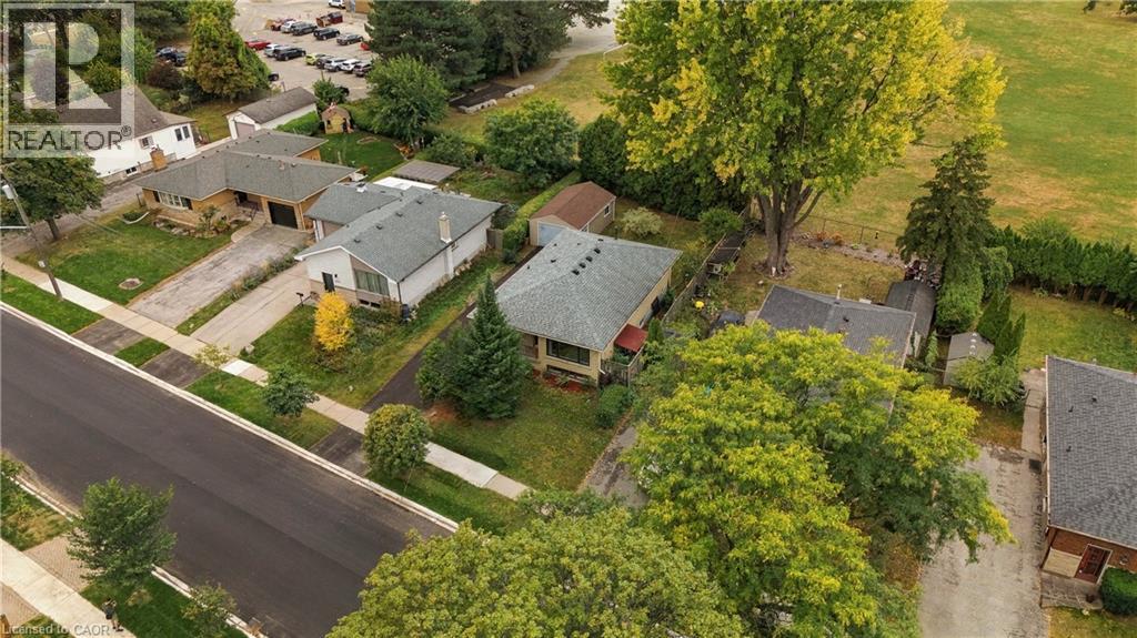 662 DYNES Road - Image 36