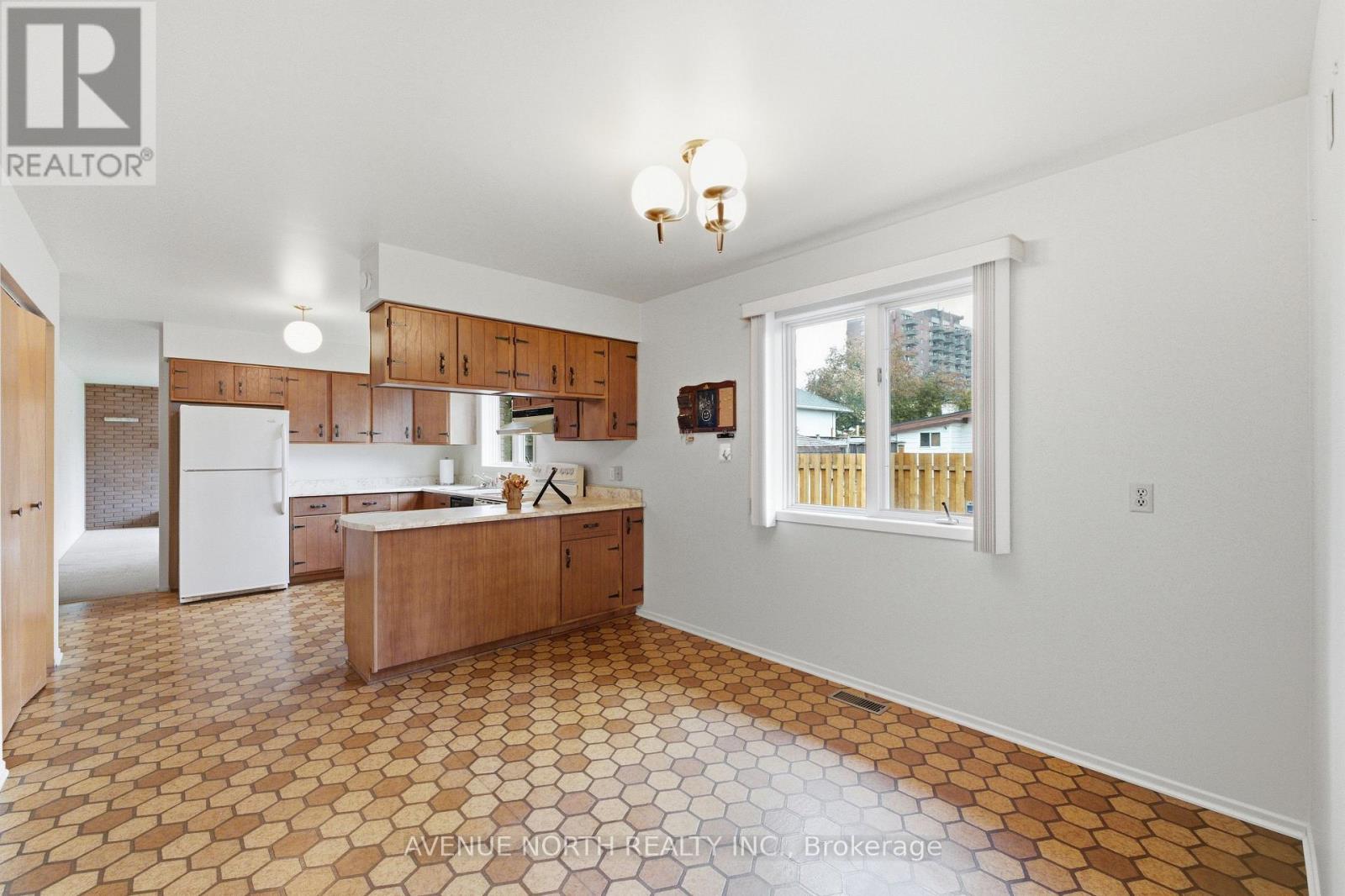 1283 SURREY AVENUE - Image 17