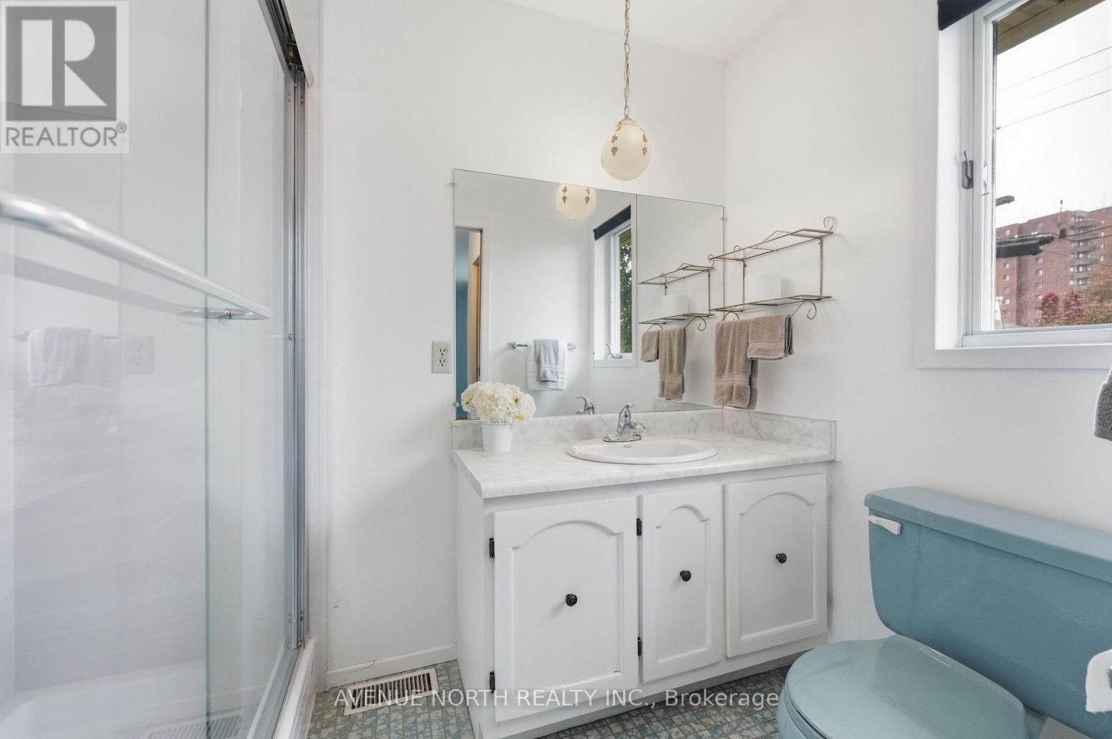 1283 SURREY AVENUE - Image 24