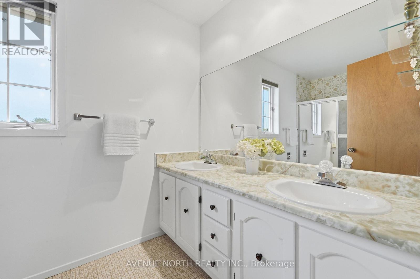 1283 SURREY AVENUE - Image 31