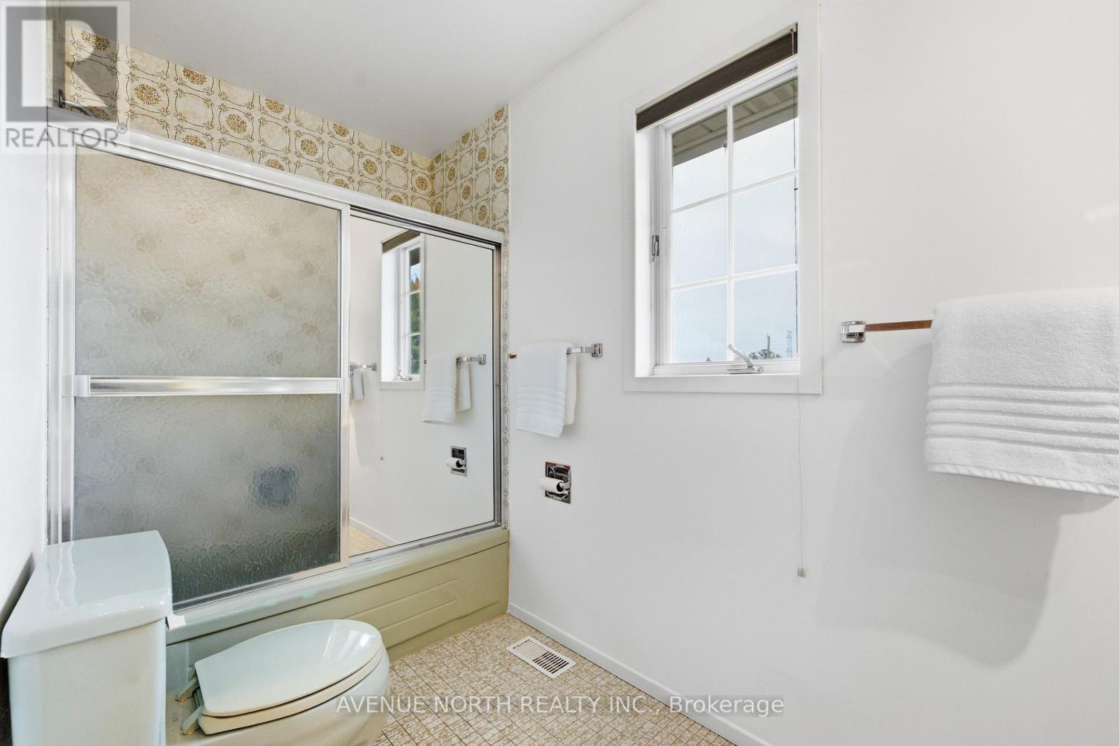 1283 SURREY AVENUE - Image 32