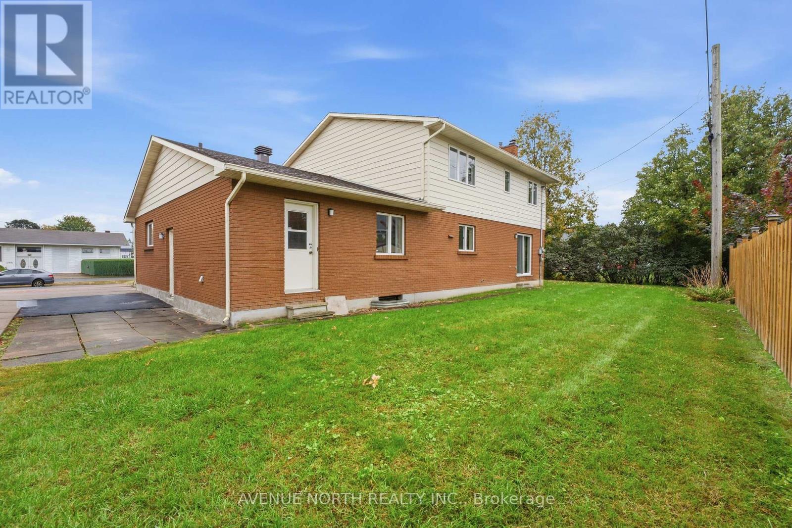 1283 SURREY AVENUE - Image 36