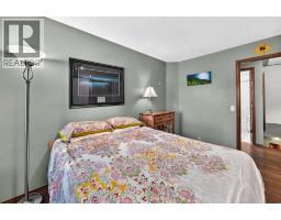 155 Strathcona Close Sw, Calgary, AB T3H1L2 Photo 18