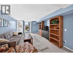 155 Strathcona Close Sw, Calgary, AB T3H1L2 Photo 25