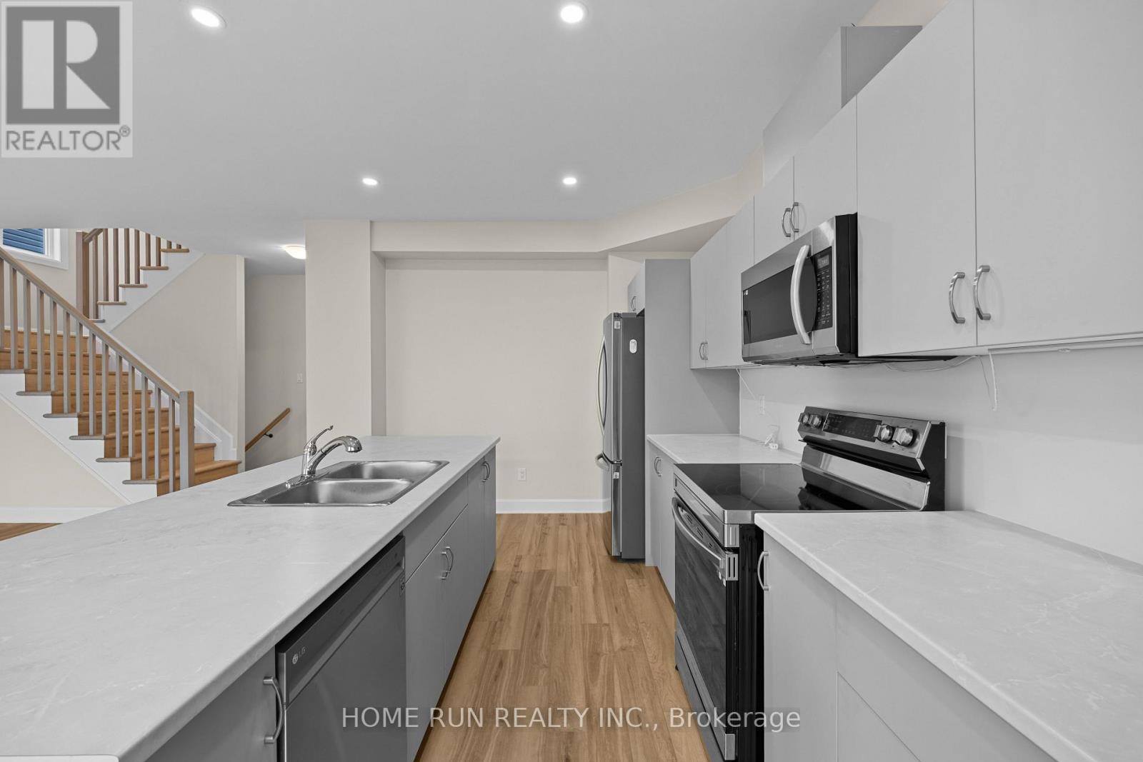 55 ROBERTSON LANE - Image 18