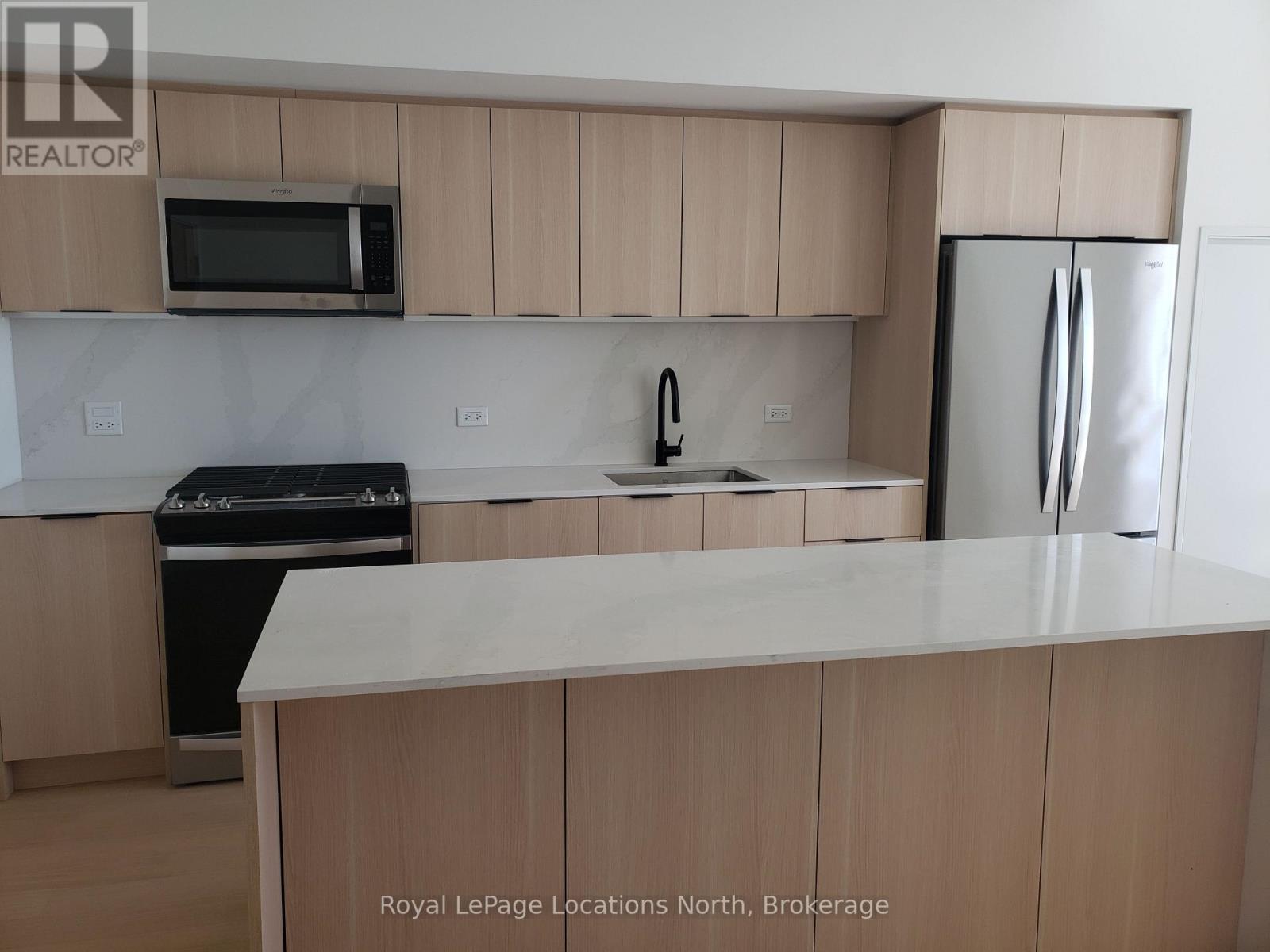 31 Huron Street — photo 16