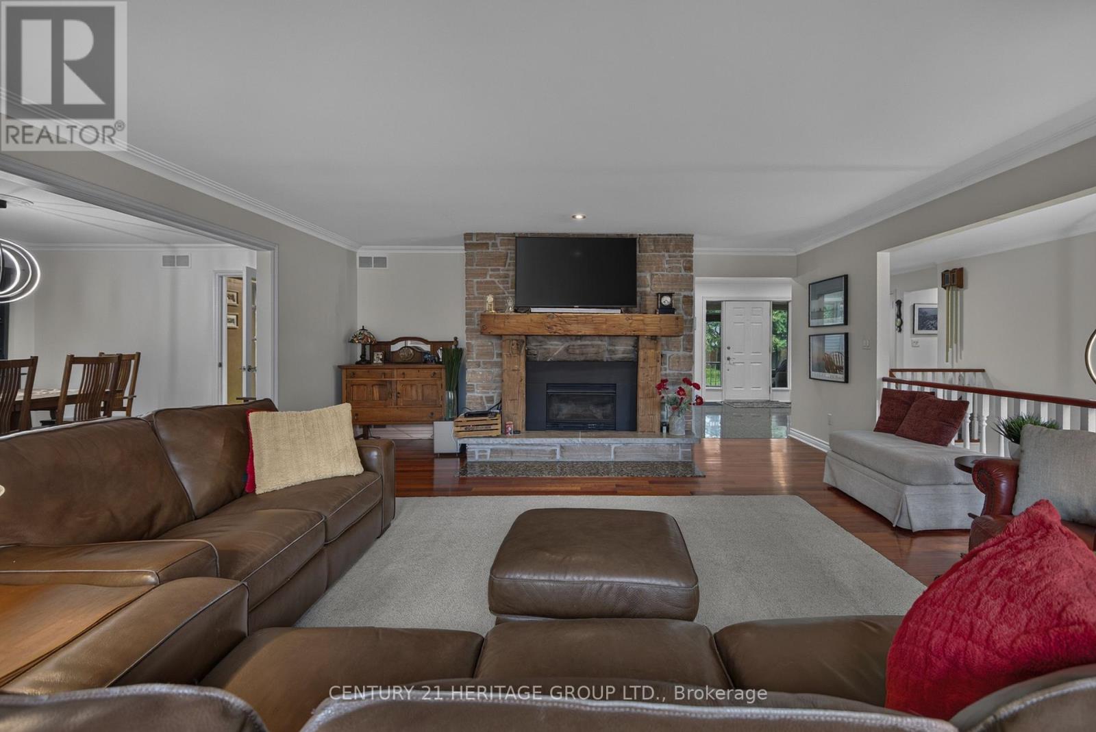 1 ARTHUR EVANS CRESCENT - Image 13
