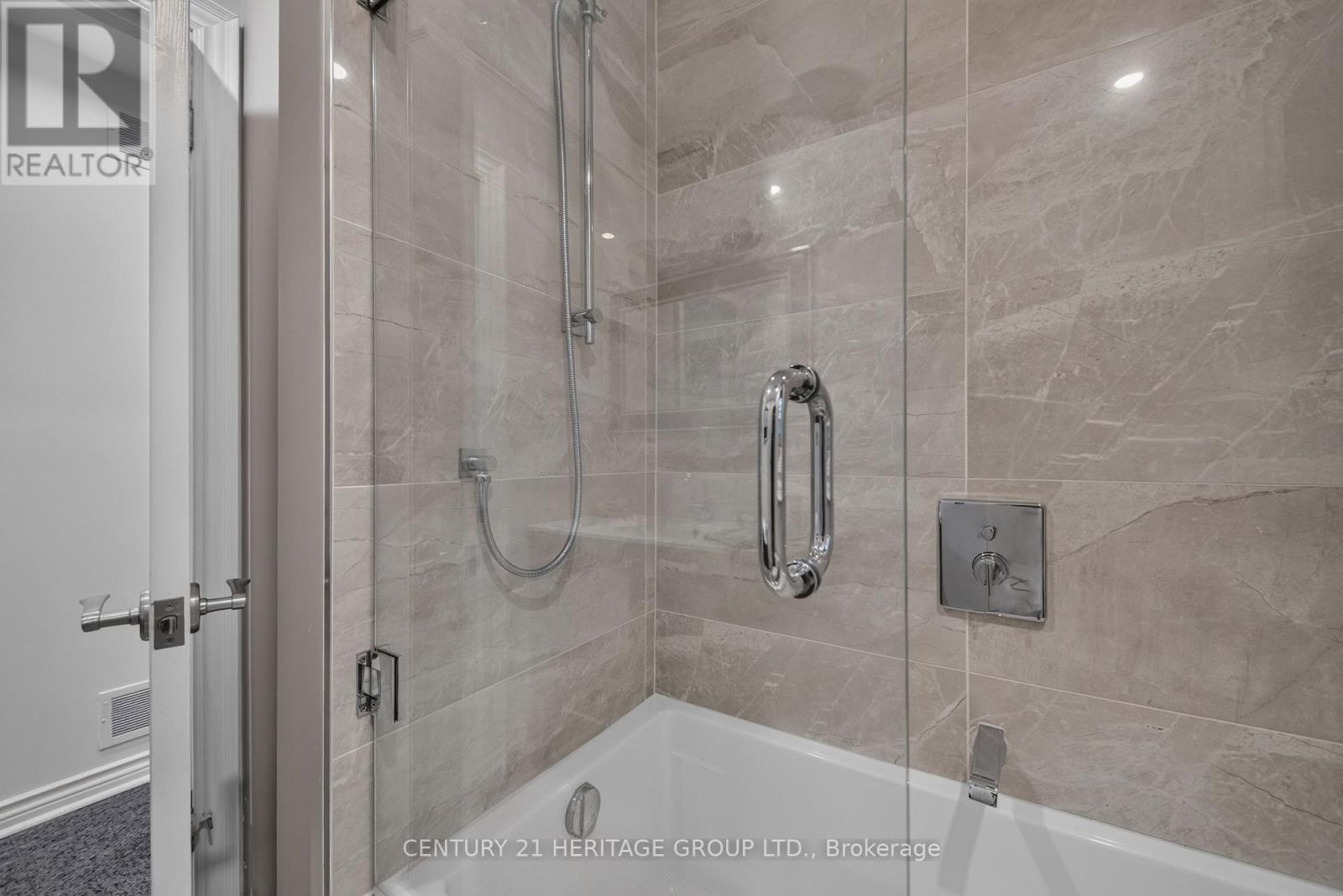 1 ARTHUR EVANS CRESCENT - 29