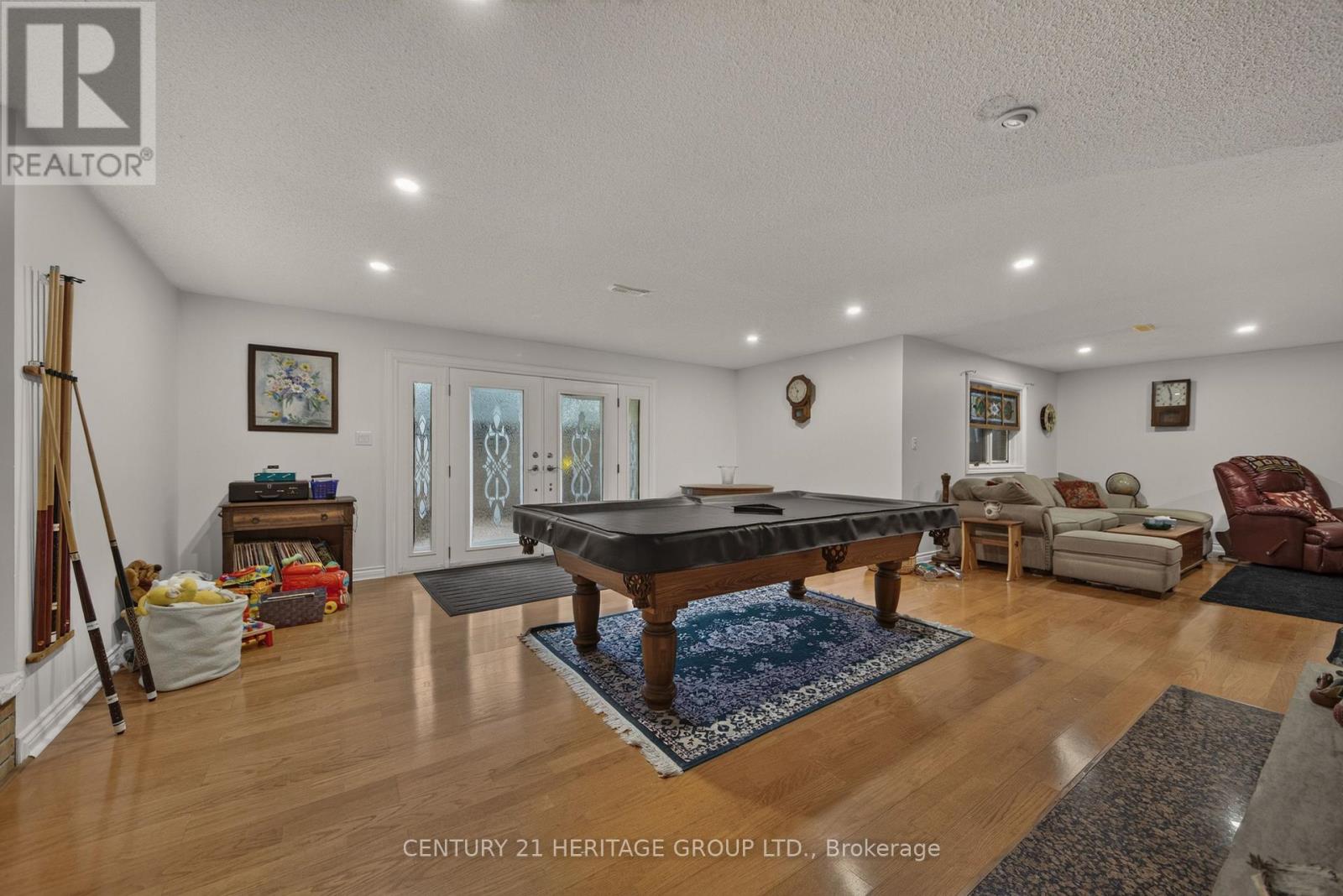 1 ARTHUR EVANS CRESCENT - 32