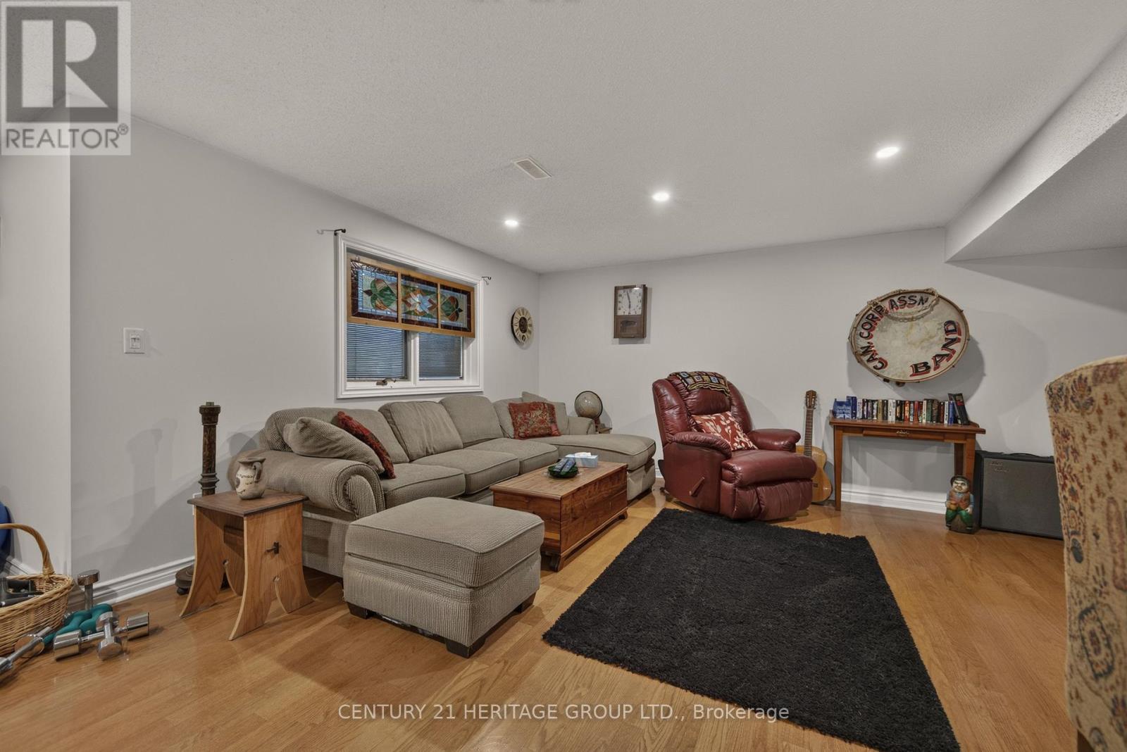1 ARTHUR EVANS CRESCENT - 34