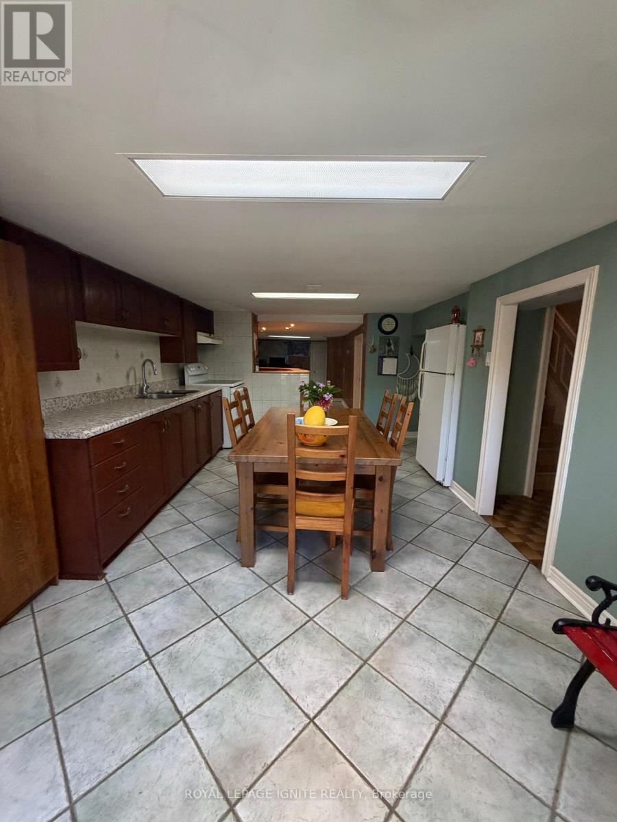 40 Avon Avenue, Toronto, ON photo 11