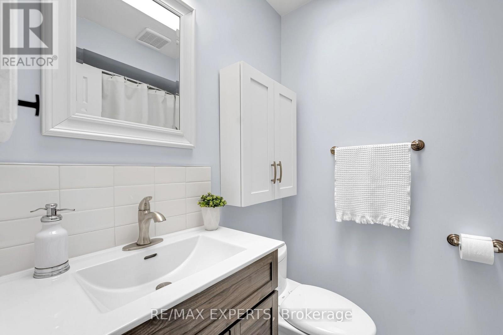 836 St Clarens Avenue, Toronto, ON photo 28