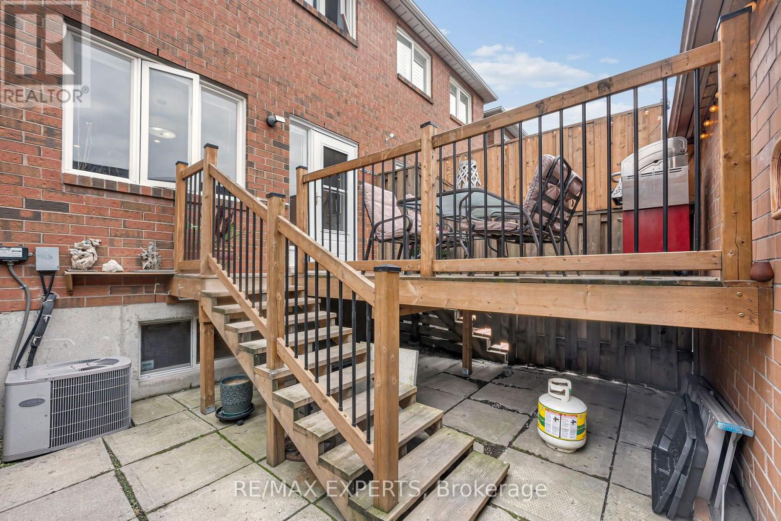 836 St Clarens Avenue, Toronto, ON photo 37