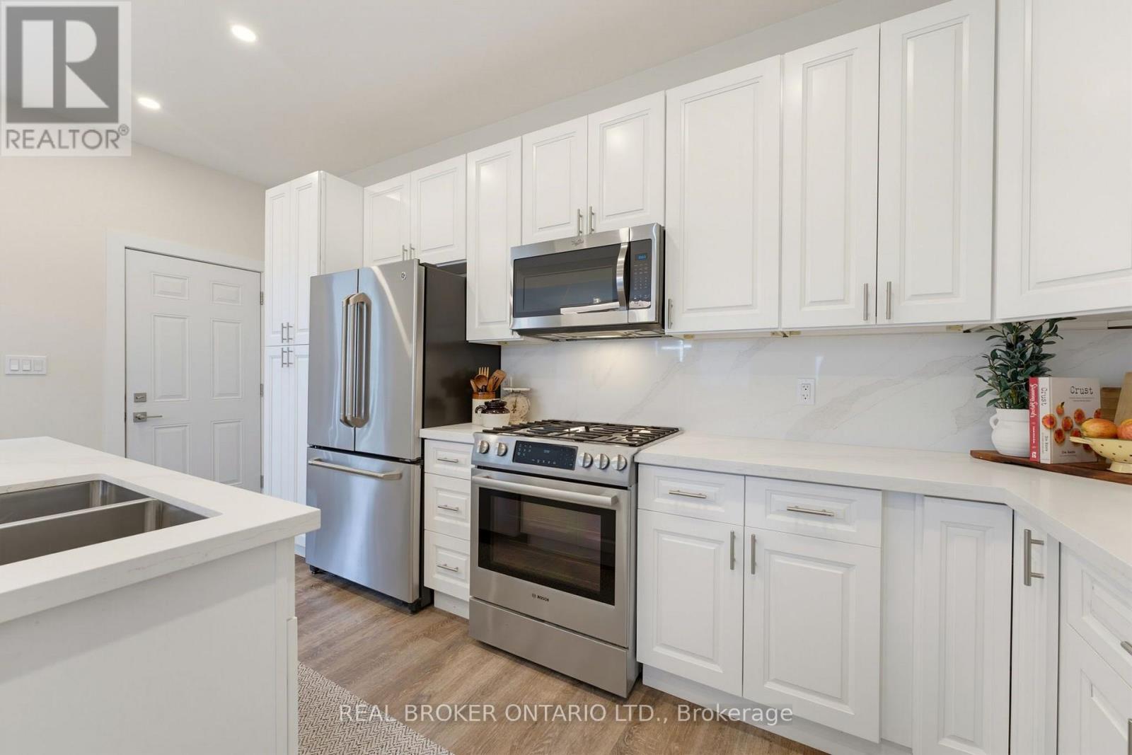 118 CLARENCE STREET - 11