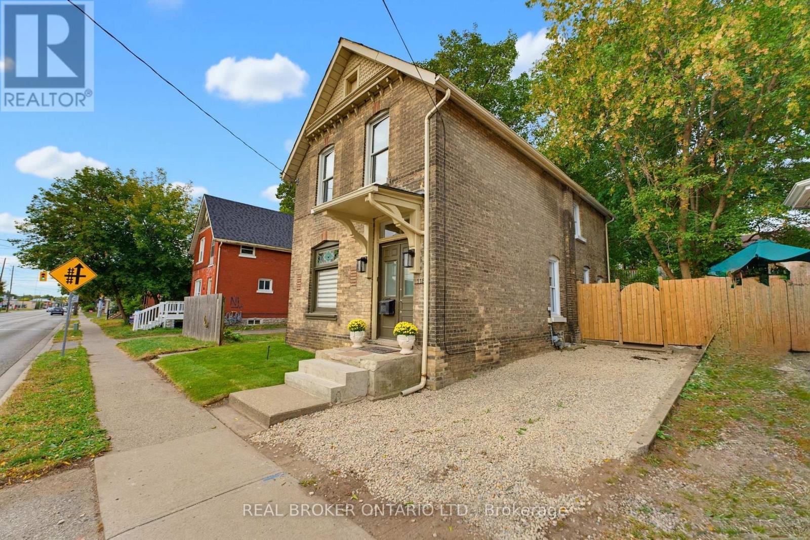 118 CLARENCE STREET - 2