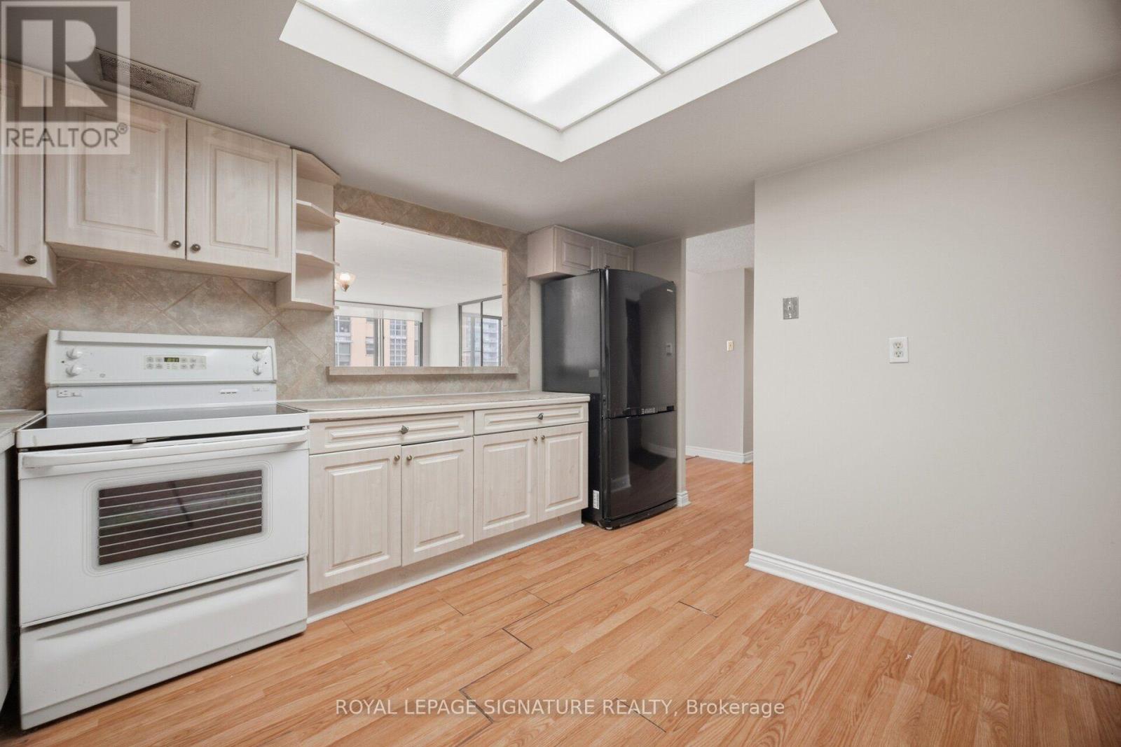 1002- 77 Carlton Street, Toronto, ON photo 7