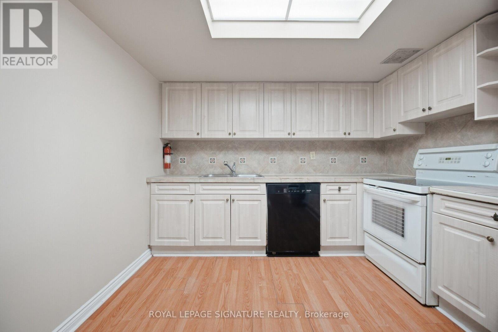 #1002 77 CARLTON STREET - 9
