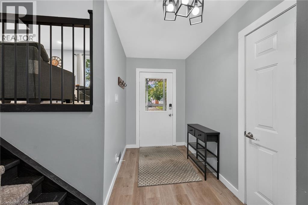 15 MILLER Crescent - 5