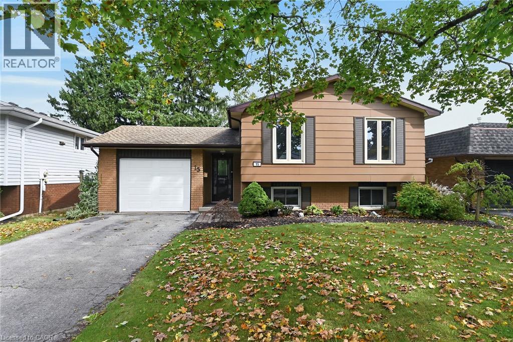 15 MILLER Crescent - 1