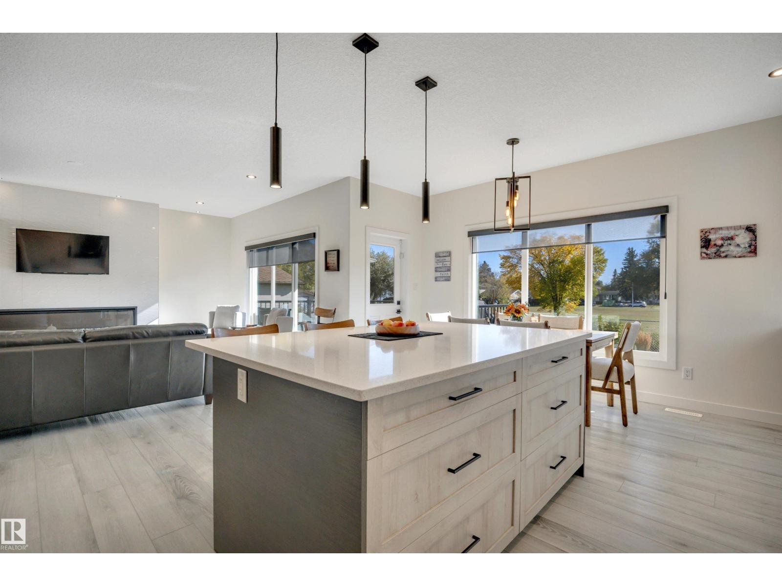 5109 57 AV - 19