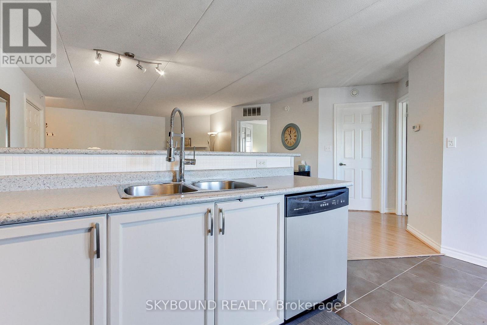 #302 4003 KILMER DRIVE - 16