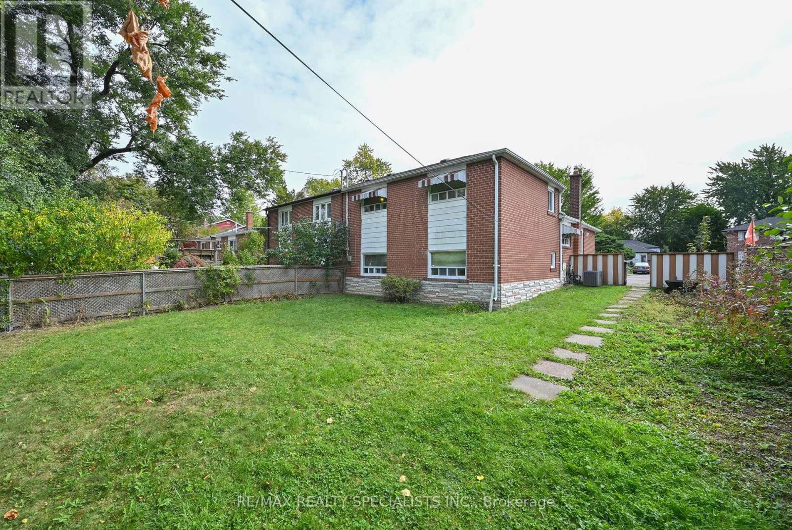 38 ALGONQUIN BOULEVARD - 25