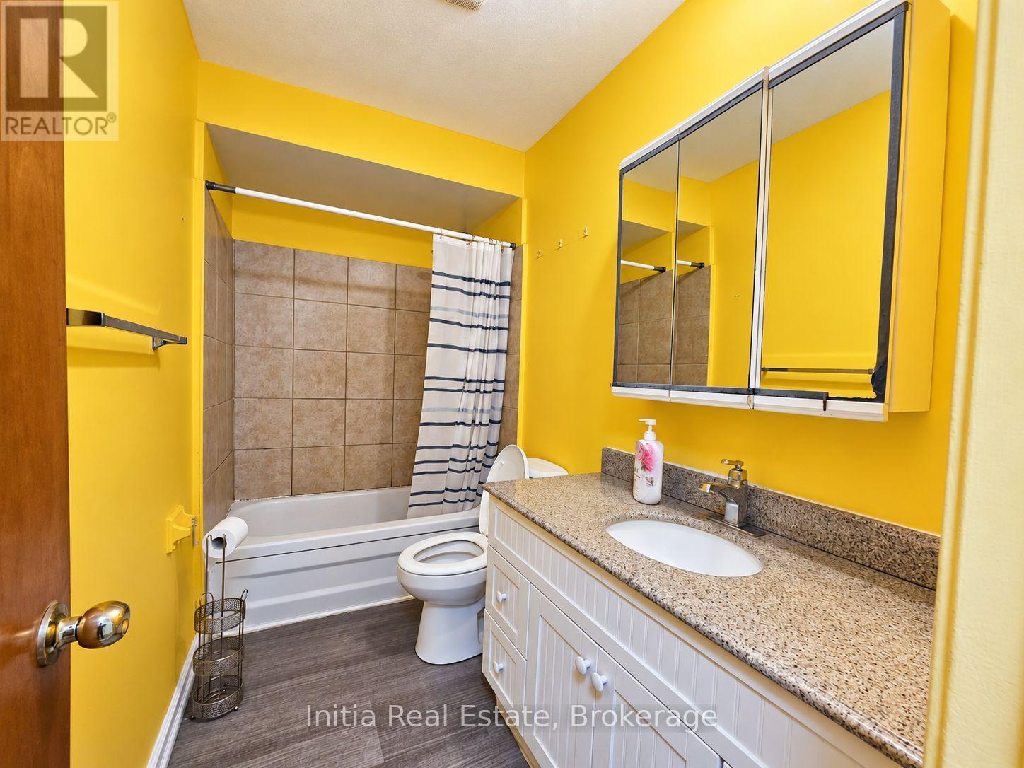 8370 Gregory Place, Windsor, ON photo 16
