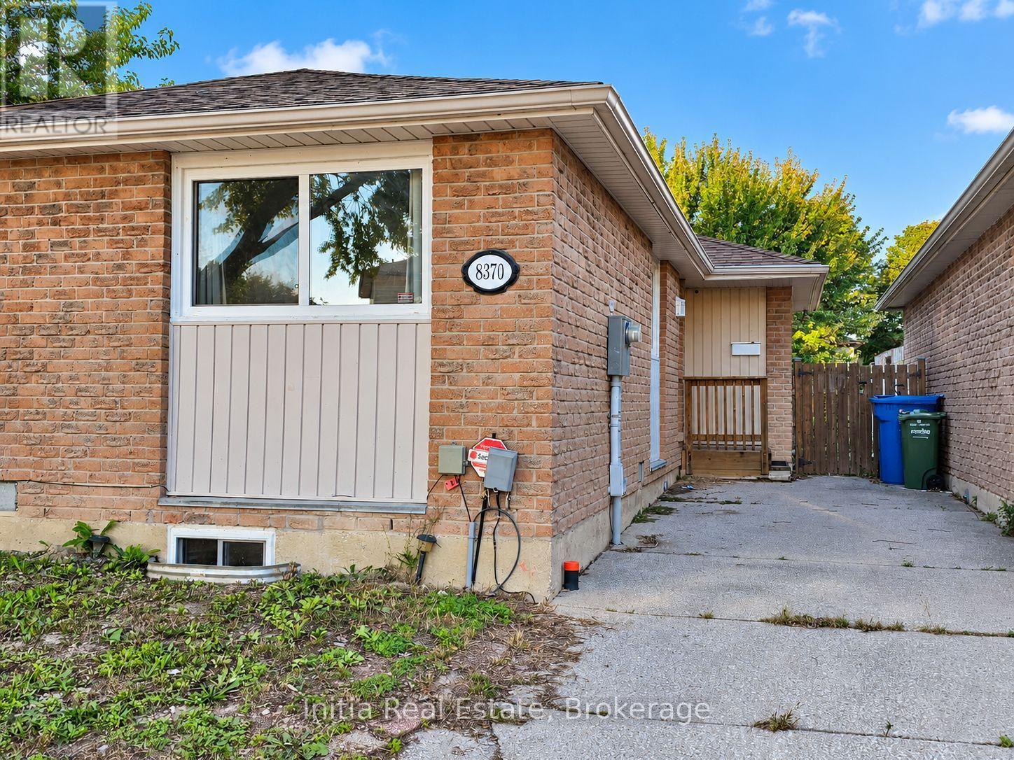 8370 Gregory Place, Windsor, ON photo 2