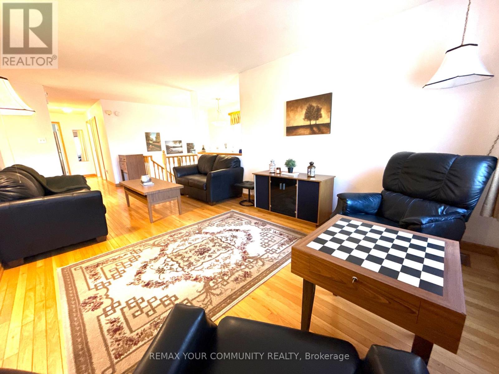 Photo 4 of 21 Wright Crescent, Ajax (Central)