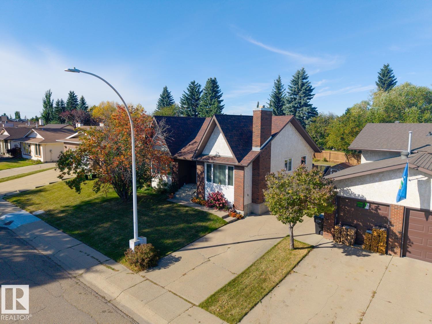 18528 98 AV NW - 2